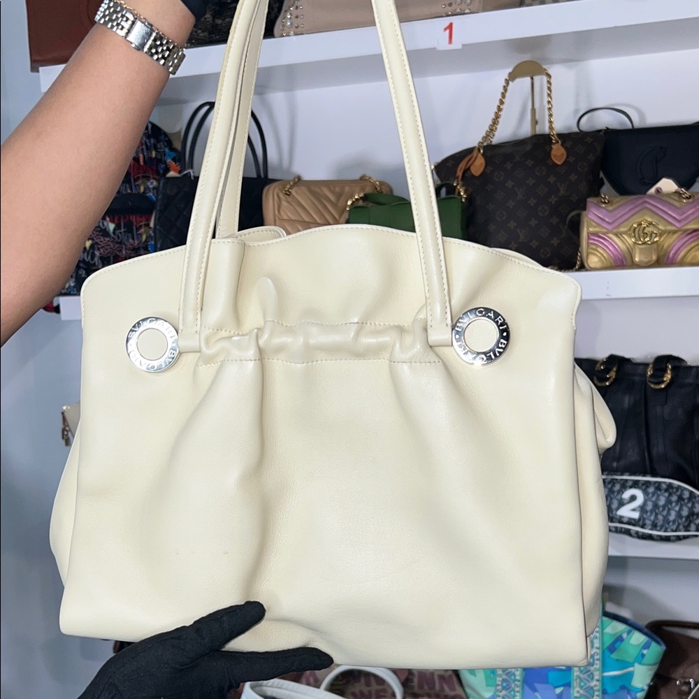 Bvlalgri Cream Leather Ruched Shoulder Bag